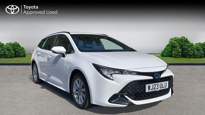 Pure white Used 2023 Toyota Corolla Estate | £18,990 (Good price) - Image 1/4