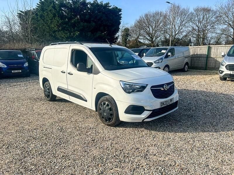 Used Vauxhall Combo Sportive 100 HP (73 kW) 2020 White MPV
