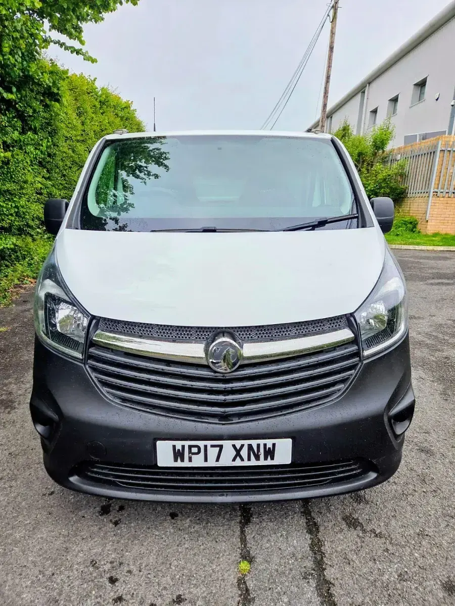Used Vauxhall Vivaro S 95 HP (69 kW) 2017 White MPV