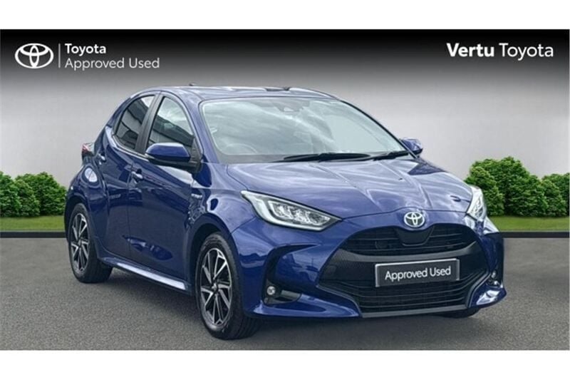 Blue Used 2021 Toyota Yaris Hybrid Design Hatchback | £14,882 (Good price) - Image 1/4