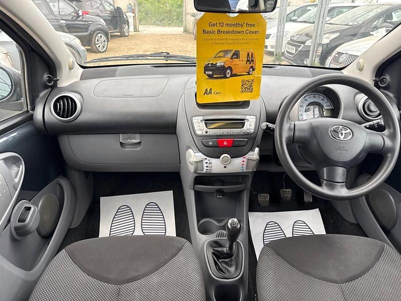 Begagnad Toyota Aygo 2009 Grå Halvkombi