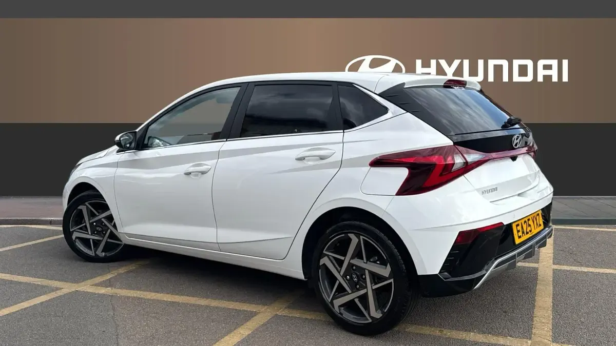 Used Hyundai i20 Premium 101 HP (74 kW) 2025 White Hatchback