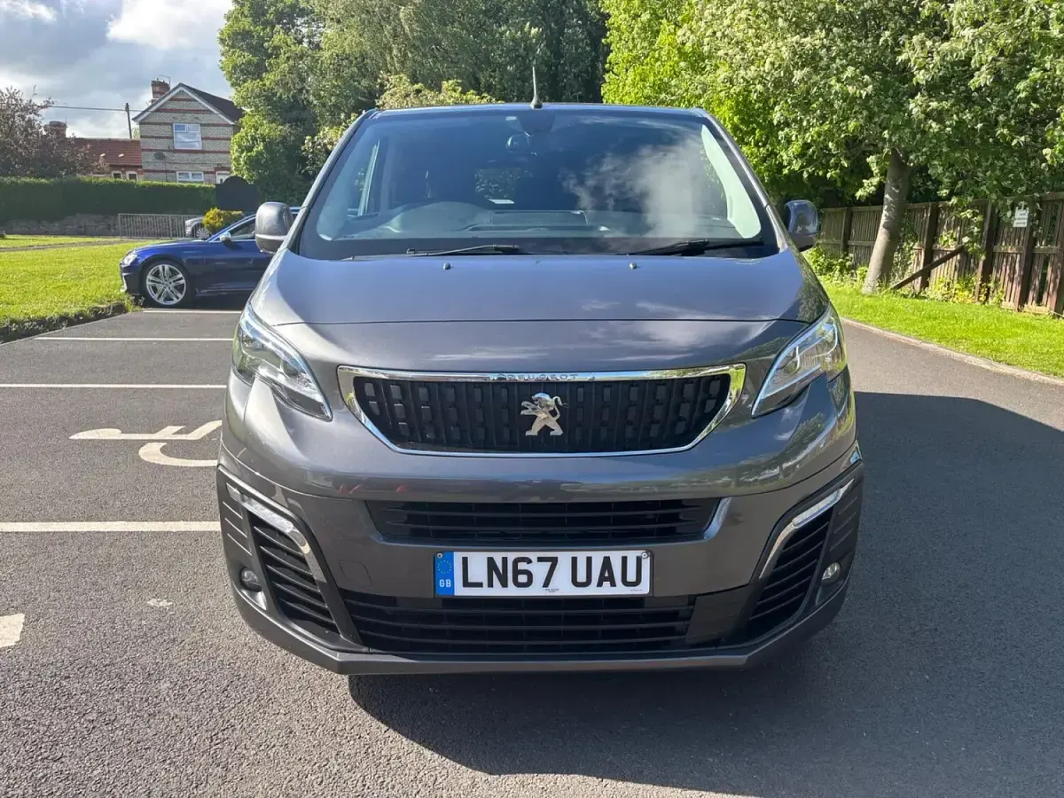 Used Peugeot Traveller Business-Line 148 HP (108 kW) 2017 Grey MPV