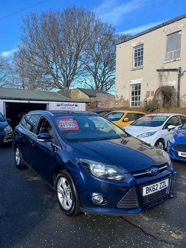 Used Ford Focus Zetec 125 HP (91 kW) 2012 Blue Estate