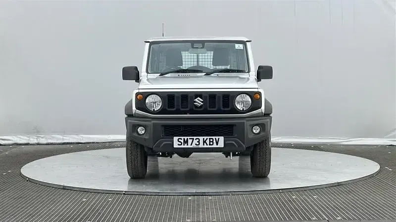 Usado Suzuki Jimny 101 HP (74 kW) 2023 Prateado SUV