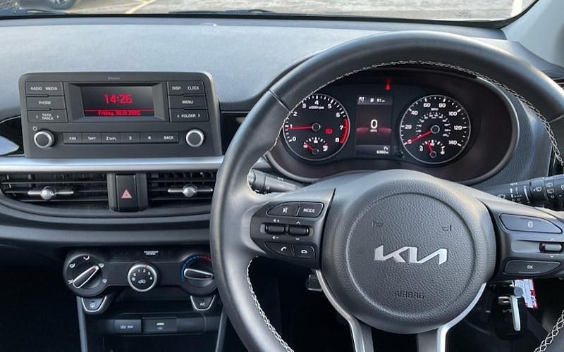 Used Kia Picanto 67 HP (49 kW) 2024 White Hatchback