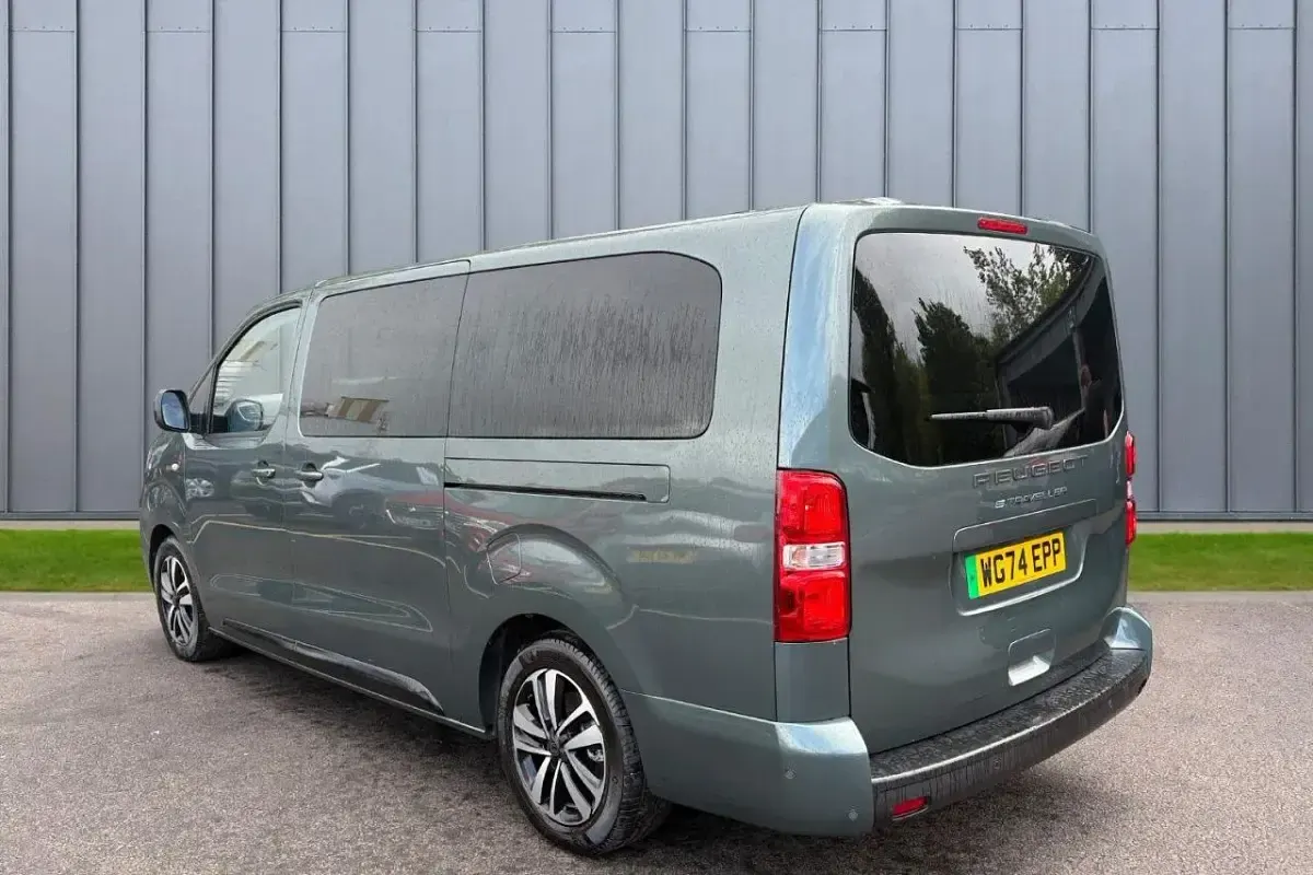 New Peugeot e-Traveller Allure 98 kW (134 HP) 2025 Green MPV
