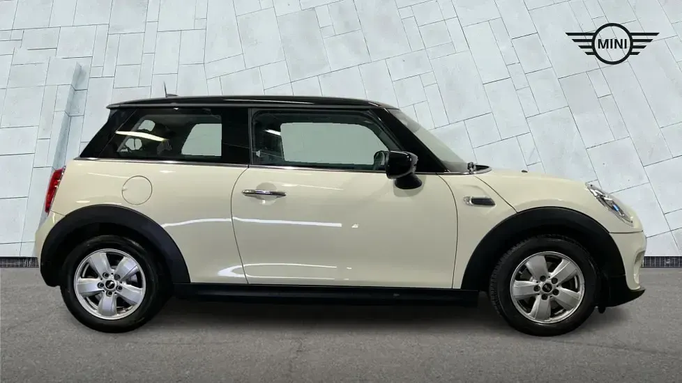 Used Mini Cooper Classic 136 HP (100 kW) 2019 White Hatchback