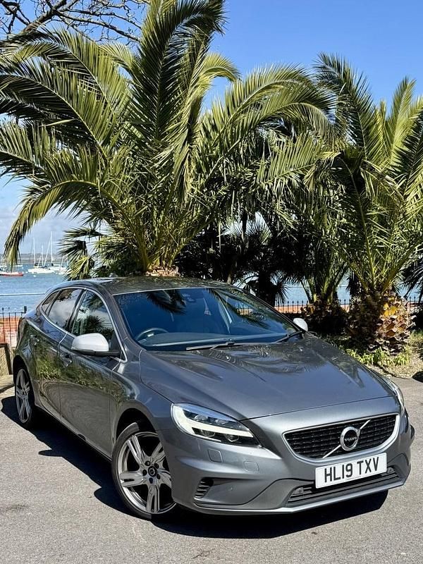 Used Volvo V40 R-Design Pro 120 HP (88 kW) 2019 Grey Hatchback