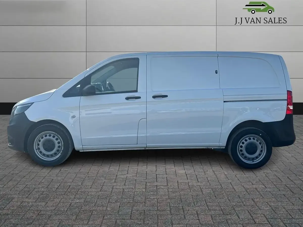 Used Mercedes Vito Progressive 140 HP (102 kW) 2023 White Van