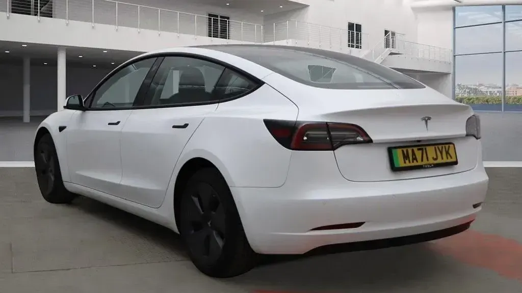 Used Tesla Model 3 Standard Range 208 kW (283 HP) 2021 White Sedan