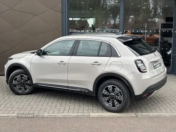 Używany Fiat 600 2025 Beżowy SUV