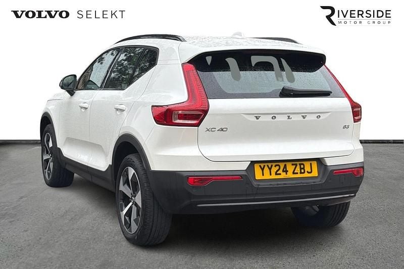 Begagnad Volvo XC40 Plus 2024 Vit SUV