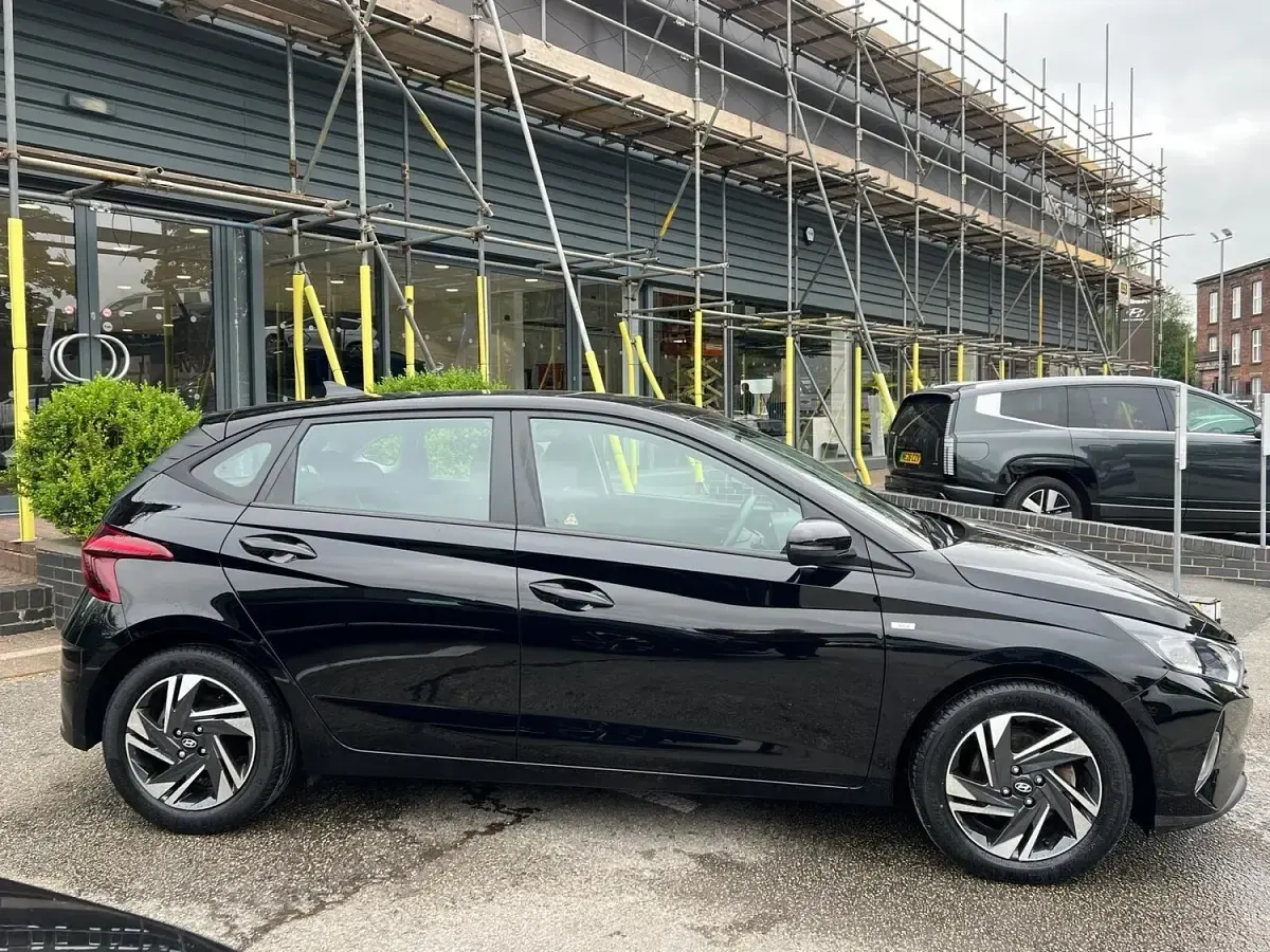 Used Hyundai i20 SE 100 HP (73 kW) 2022 Black Hatchback