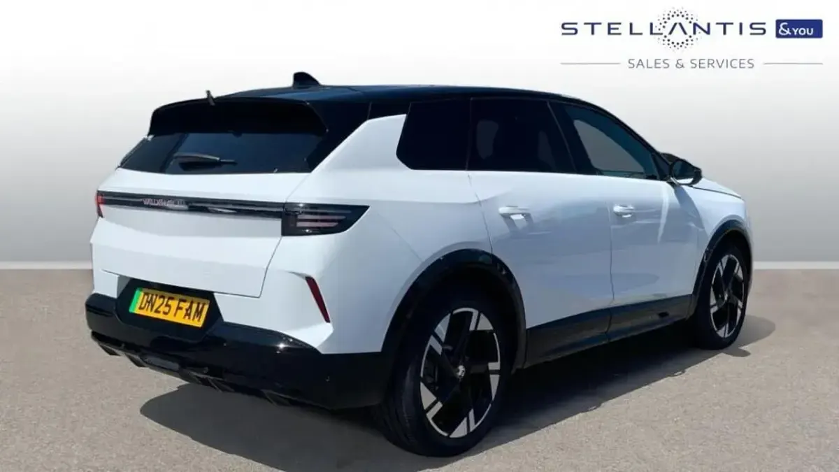 Used Vauxhall Grandland Ultimate 154 kW (210 HP) 2025 White SUV