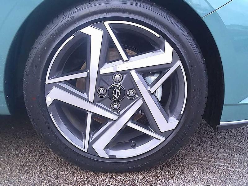 New Hyundai i20 Premium 90 HP (66 kW) 2025 Mangrove green Hatchback