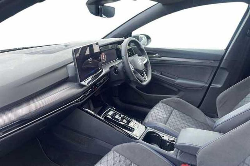 Used VW Golf VIII 150 HP (110 kW) 2025