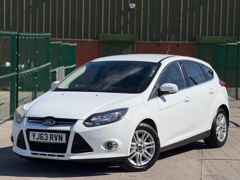 Used Ford Focus Titanium 115 HP (84 kW) 2013 White Hatchback