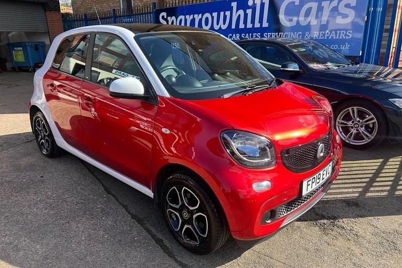 Used Smart ForFour Premium 71 HP (52 kW) 2019 White Hatchback