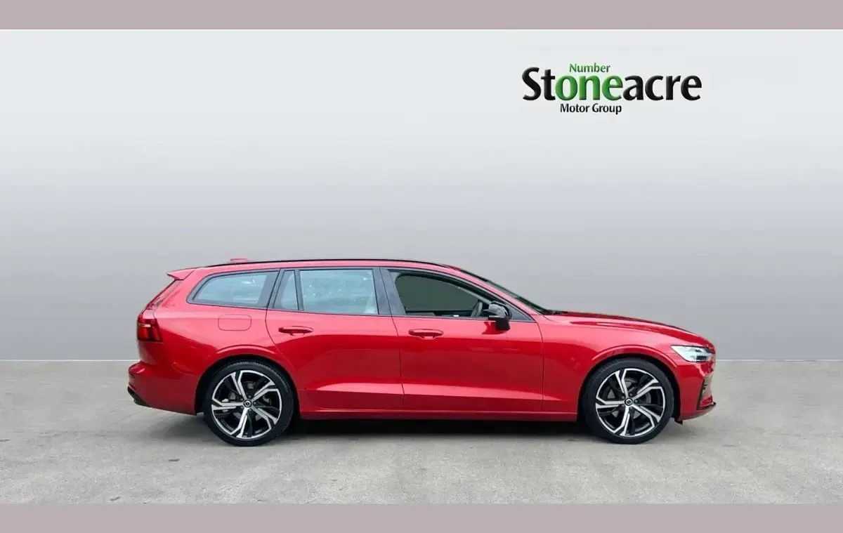 Used Volvo V60 Plus 194 HP (142 kW) 2024 Red Estate