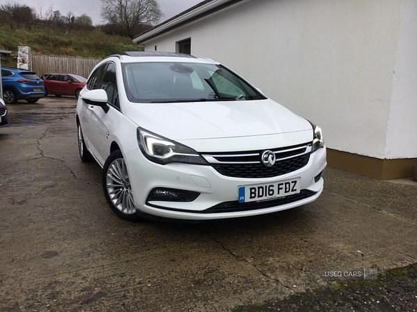 White Used 2016 Vauxhall Astra Elite Estate | £5,995 (Good price) - Image 1/4