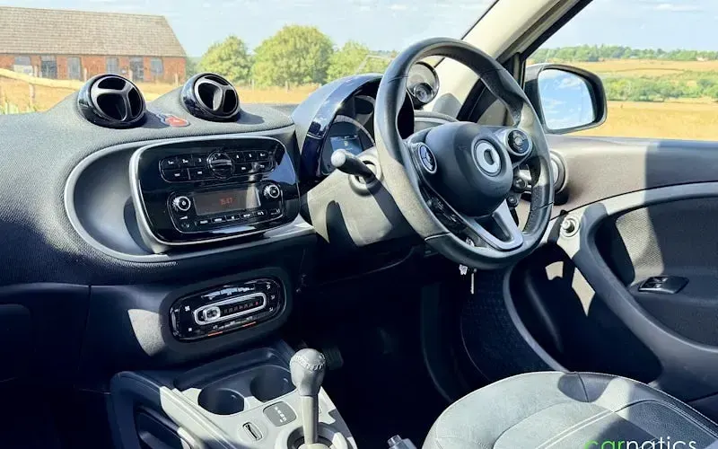 Used Smart ForFour Prime 90 HP (66 kW) 2016 White Hatchback