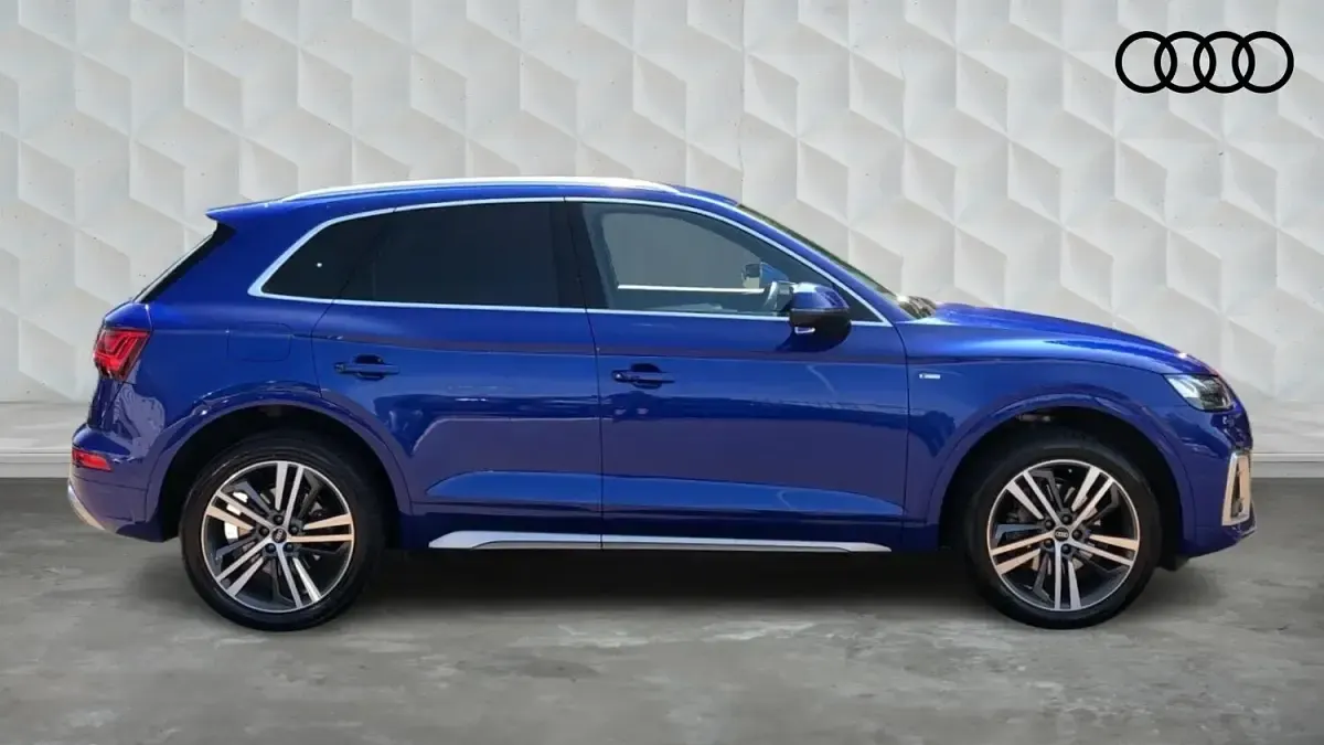 Used Audi Q5 S-Line 261 HP (191 kW) 2022 Ultra blue SUV