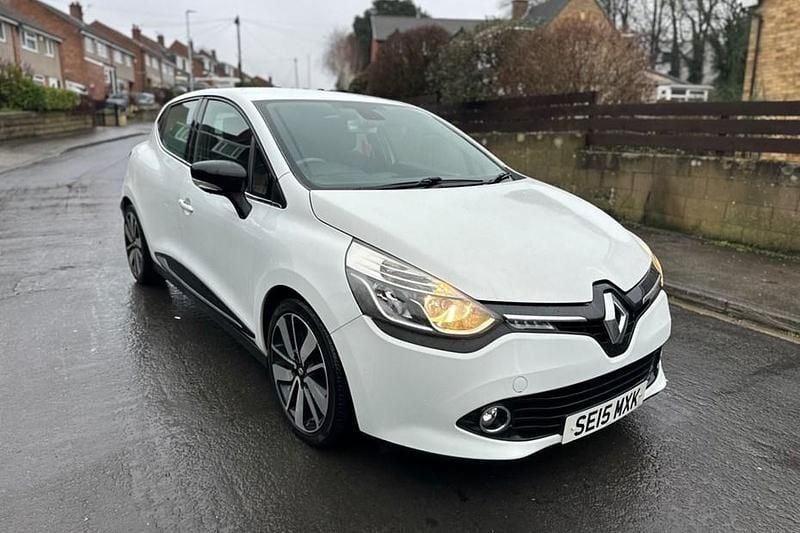 Used Renault Clio IV Dynamique 90 HP (66 kW) 2015 White Hatchback