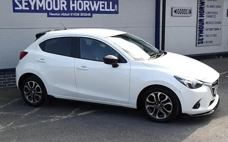 Used Mazda 2 Inclusive 90 HP (66 kW) 2015 White Hatchback
