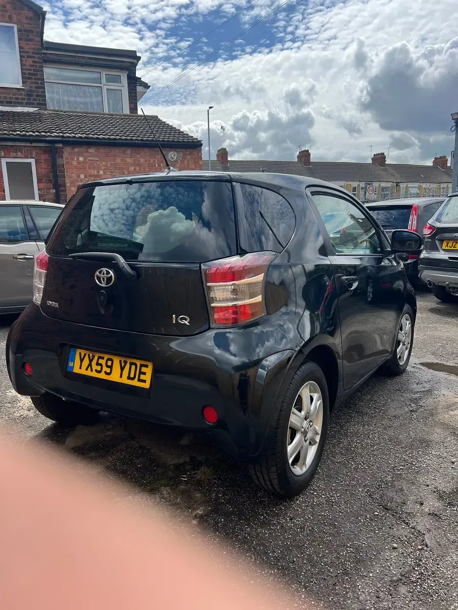 Used Toyota iQ 68 HP (50 kW) 2009 Black Hatchback