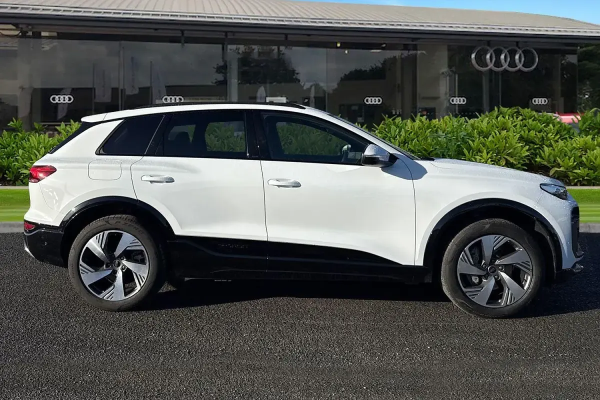 Usado Audi Q6 e-tron S-Line 239 kW (326 CV) 2025 Blanco SUV