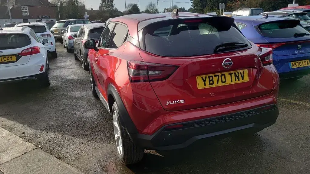 Used Nissan Juke N-Connecta 114 HP (83 kW) 2020 Red SUV