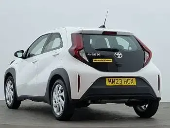 Used Toyota Aygo X PURE 72 HP (52 kW) 2023 White SUV