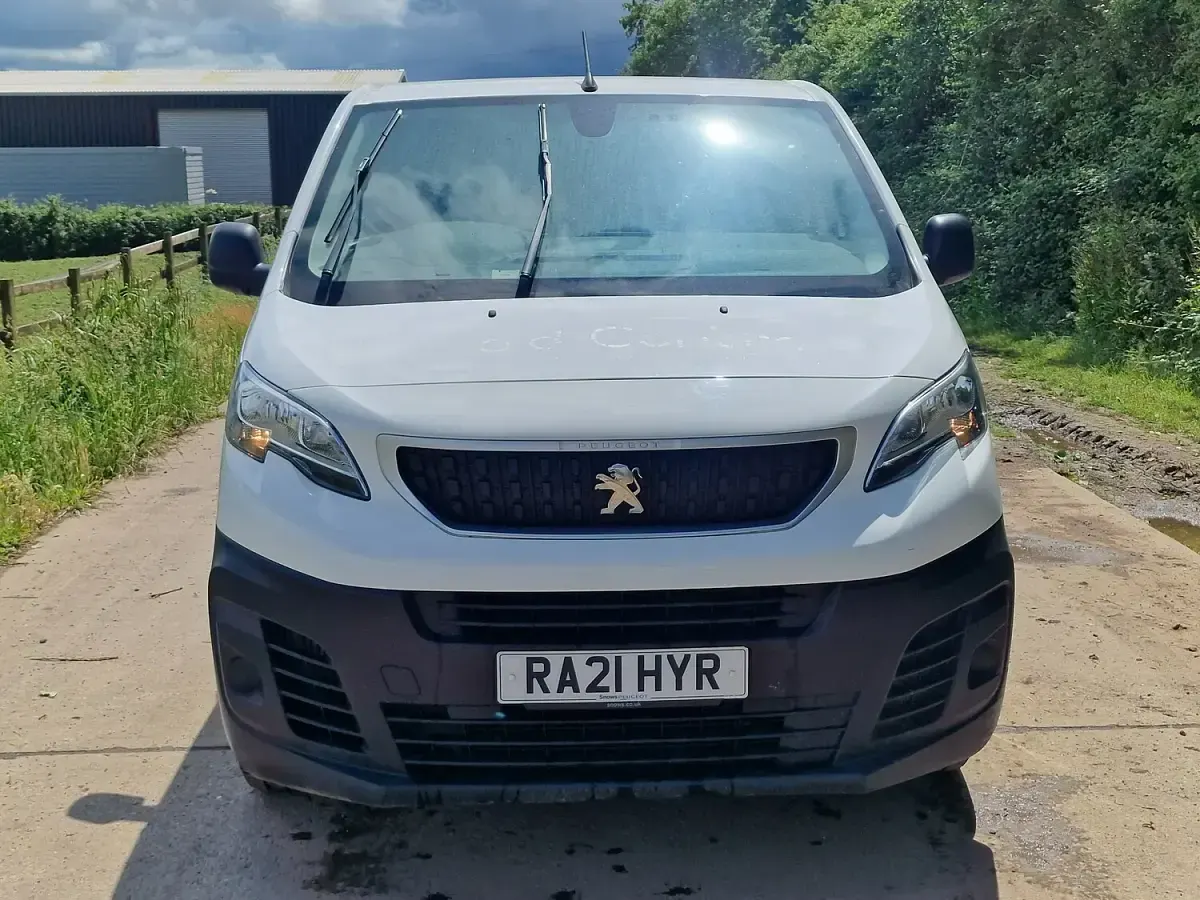 Used Peugeot Expert 120 HP (88 kW) 2021 White Van
