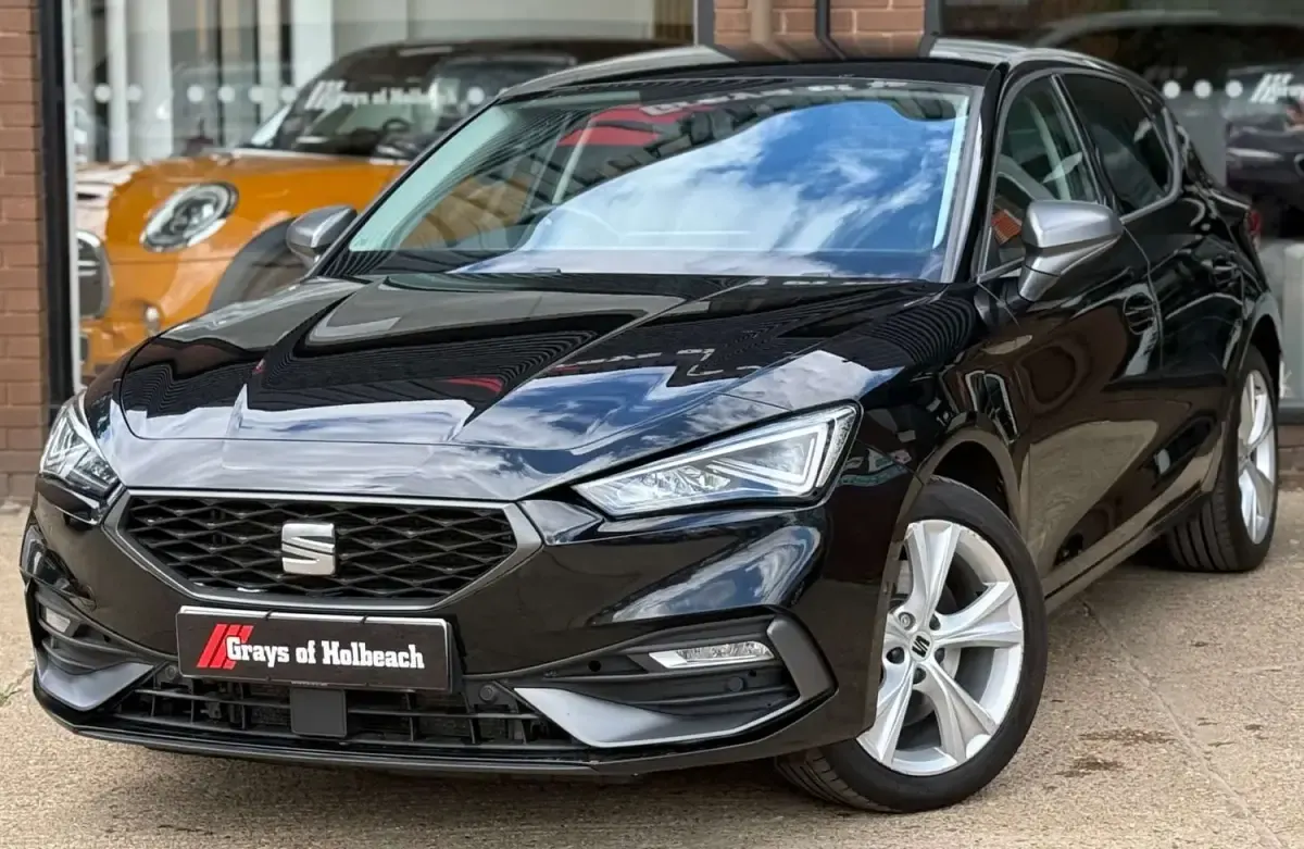 Begagnad Seat Leon FR 204 HK (150 kW) 2021 Svart Halvkombi