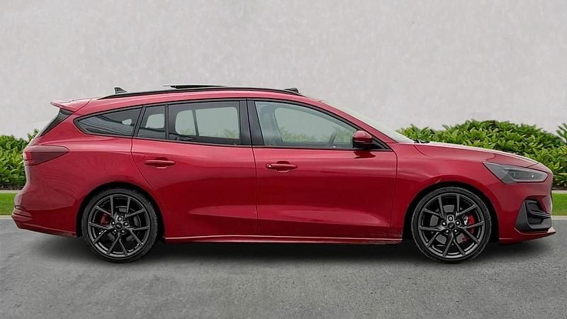 Używany Ford Focus ST 280 KM (205 kW) 2025 Czerwony Kombi