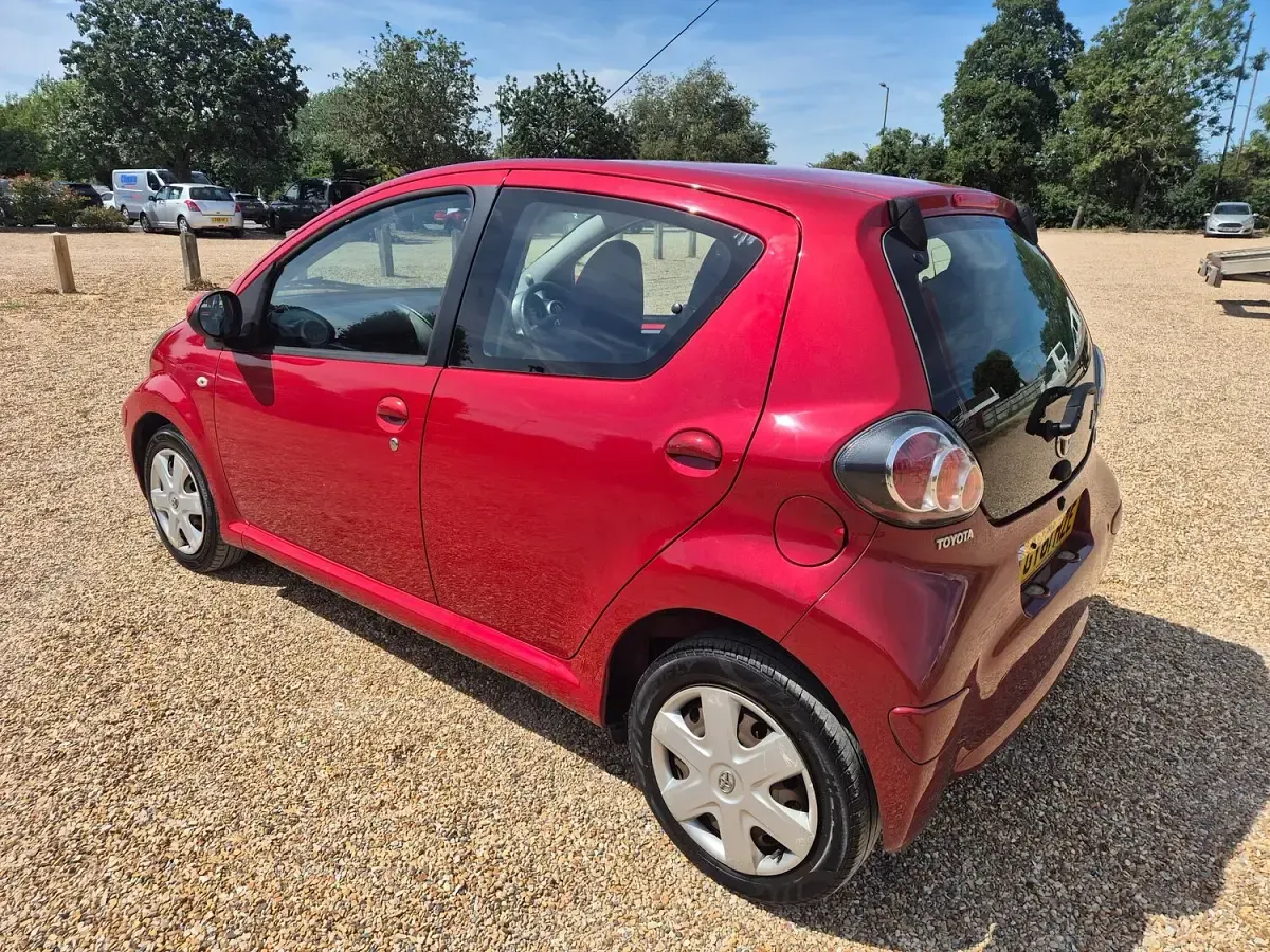 Used Toyota Aygo 68 HP (50 kW) 2012 Red Hatchback
