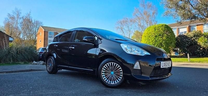 Black Used 2013 Toyota Yaris Hybrid | £6,749 (Expensive) - Image 1/2