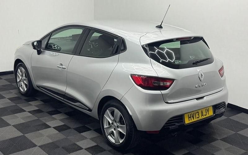 Used Renault Clio IV Dynamique 73 HP (53 kW) 2015 Hatchback