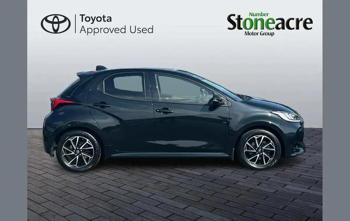 Used Toyota Yaris Design 113 HP (83 kW) 2023 Black Hatchback