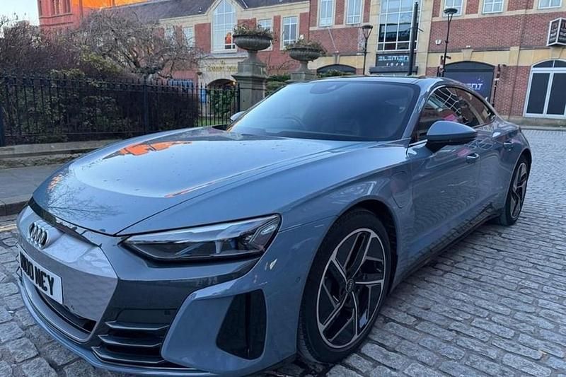 Used Audi e-tron GT quattro Comfort 389 kW (530 HP) 2024 Sedan