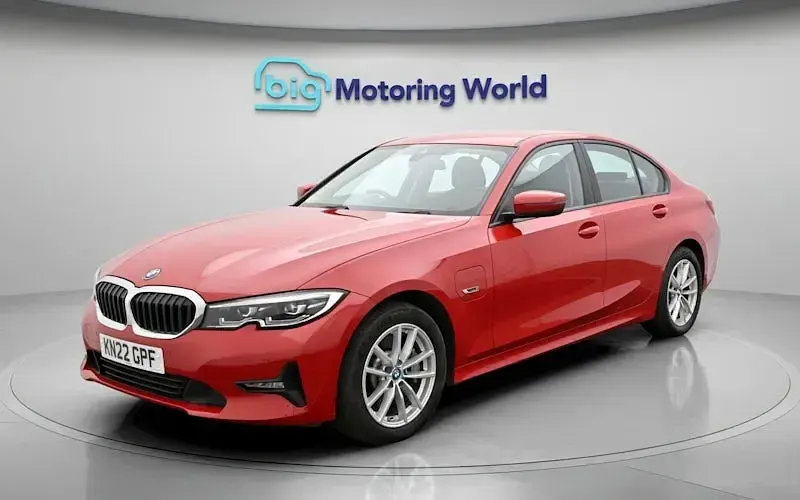 Usado BMW 330e 292 HP (214 kW) 2022 Vermelho Sedan