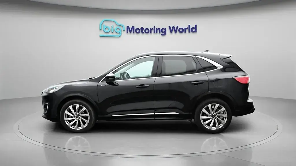 Usado Ford Kuga Vignale 190 HP (139 kW) 2023 Preto SUV