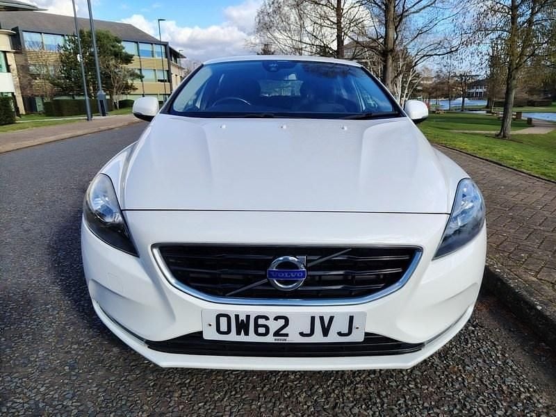 Used Volvo V40 SE 150 HP (110 kW) 2012 White Hatchback