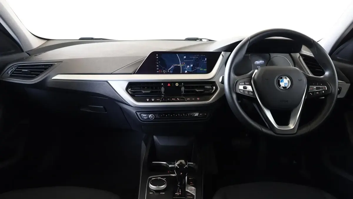 Usado BMW 118 Sport Line 138 HP (101 kW) 2020 Preto Citadino