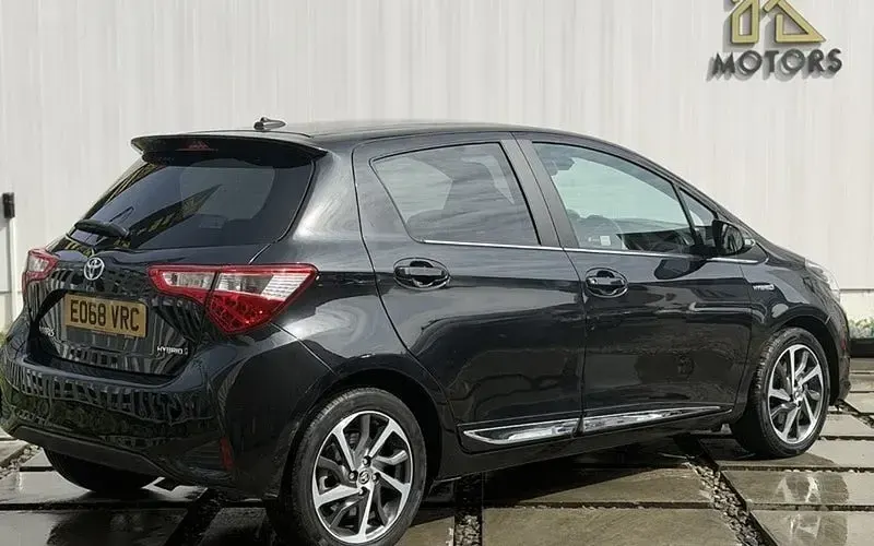 Used Toyota Yaris 101 HP (74 kW) 2018 Black Hatchback