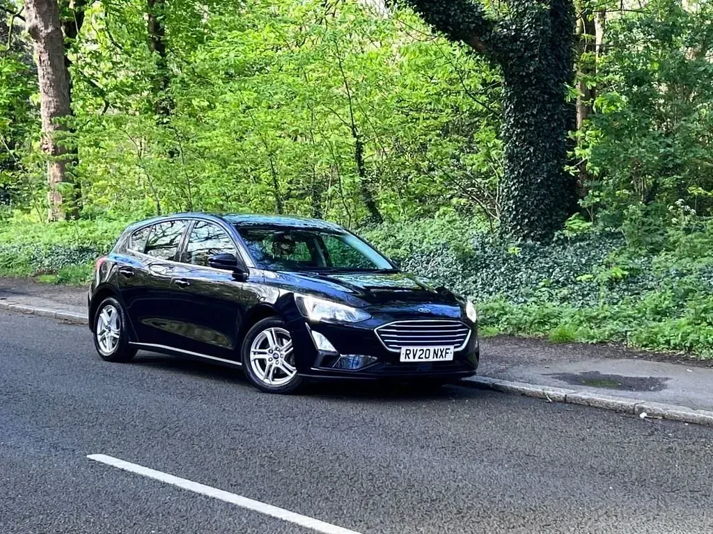 Second-hand Ford Focus Zetec 120 CP (88 kW) 2020 Negru Hatchback