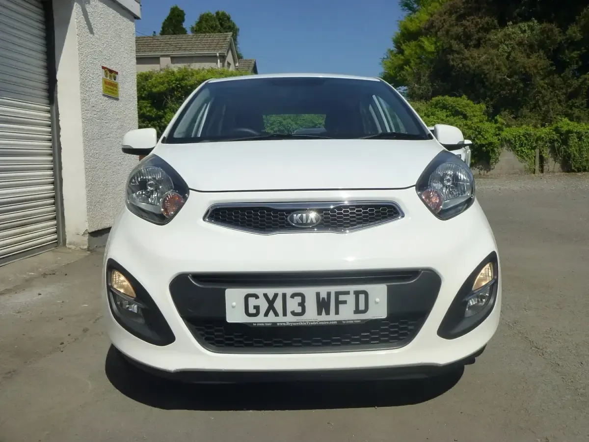 Used Kia Picanto 68 HP (50 kW) 2013 White Hatchback