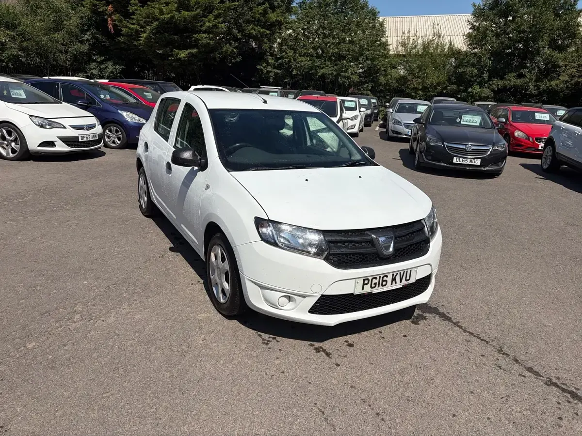 Used Dacia Sandero Ambiance 2016 White Hatchback