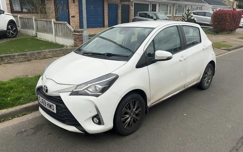 Used Toyota Yaris 111 HP (81 kW) 2020 White Hatchback